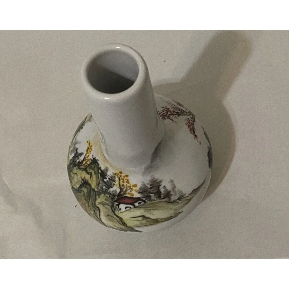 Japanese Style Vintage Vase made in Taiwan R.O.C.‎ 5.5 inches tall 3.5 wide